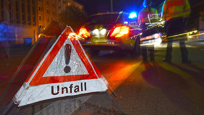 Nach dem Unfall musste die Polizei die A9 komplett sperren. (Symbolbild) Nach dem Unfall musste die Polizei die A9 komplett sperren. (Symbolbild)