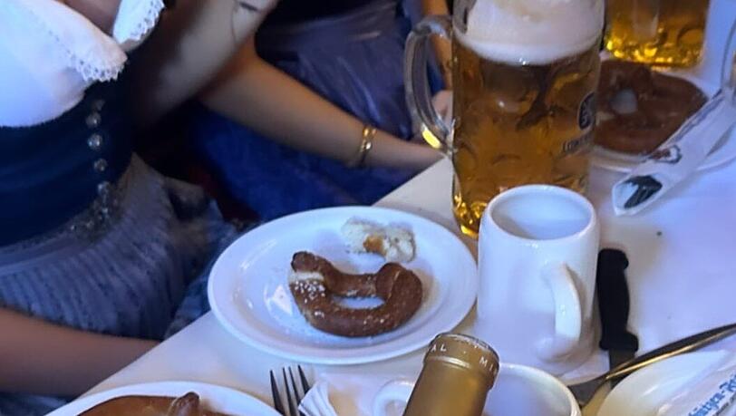 Für Toni Garrn gibt es Wein statt Bier auf dem Oktoberfest. Für Toni Garrn gibt es Wein statt Bier auf dem Oktoberfest.