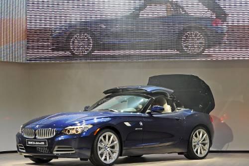Zwei in einem: Der neue BMW Z4 ist Roadster und Coupé.
