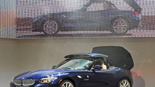 Zwei in einem: Der neue BMW Z4 ist Roadster und Coupé. Zwei in einem: Der neue BMW Z4 ist Roadster und Coupé.