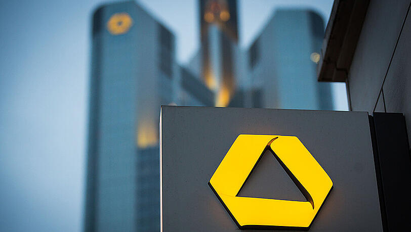 Hauptsitz der Commerzbank in Frankfurt am Main. Das seit der Finanzkrise teilverstaatlichte Institut profitierte von der anhaltend guten Lage der deutschen Wirtschaft. Hauptsitz der Commerzbank in Frankfurt am Main. Das seit der Finanzkrise teilverstaatlichte Institut profitierte von der anhaltend guten Lage der deutschen Wirtschaft.