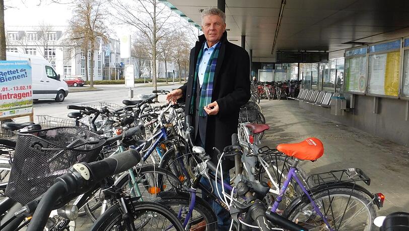 So viele Radl auf einem Haufen: Oberbürgermeister Dieter Reiter will Ordnung schaffen. So viele Radl auf einem Haufen: Oberbürgermeister Dieter Reiter will Ordnung schaffen.