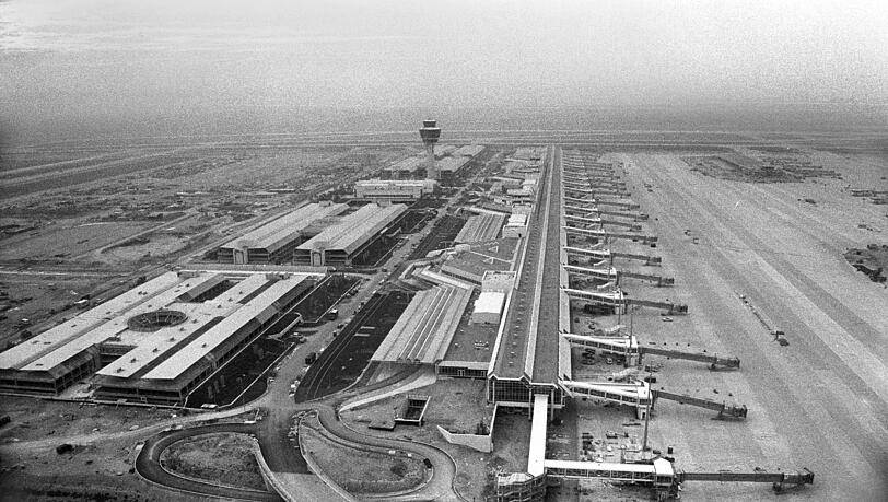 Der Flughafen München (MUC) 1992 von oben gesehen.