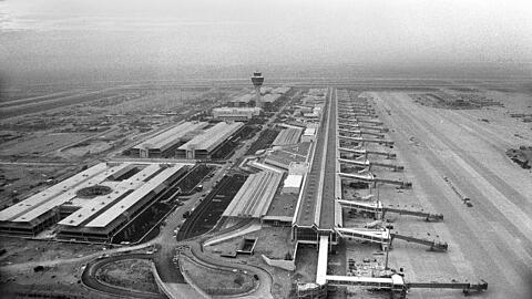 Der Flughafen München (MUC) 1992 von oben gesehen.
