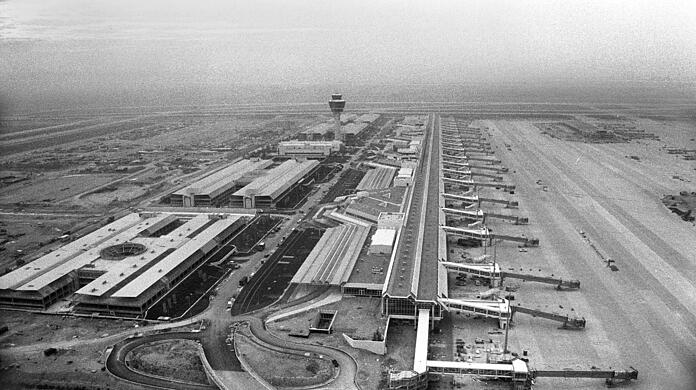Der Flughafen München (MUC) 1992 von oben gesehen.