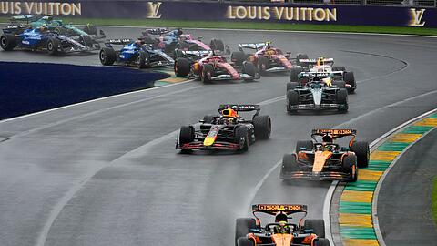 Max Verstappen (l.) machte zu Beginn viel Druck auf die beiden McLaren.