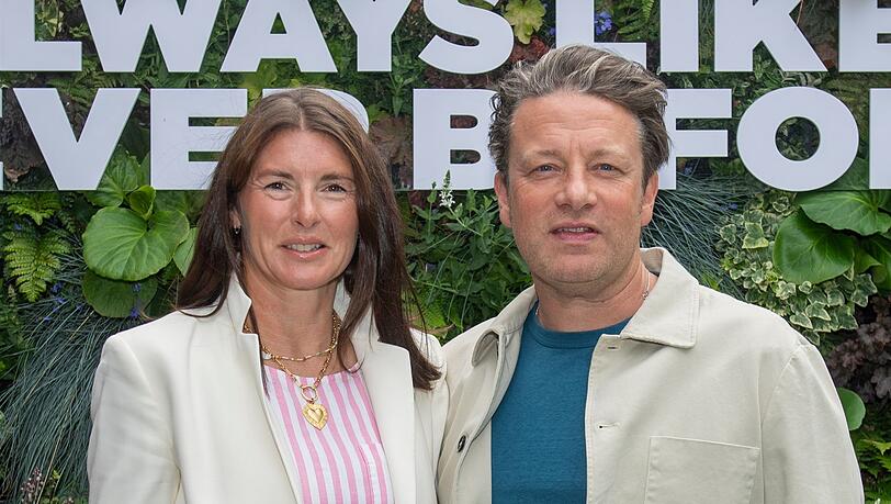 Jools und Jamie Oliver sind seit dem Jahr 2000 miteinander verheiratet.