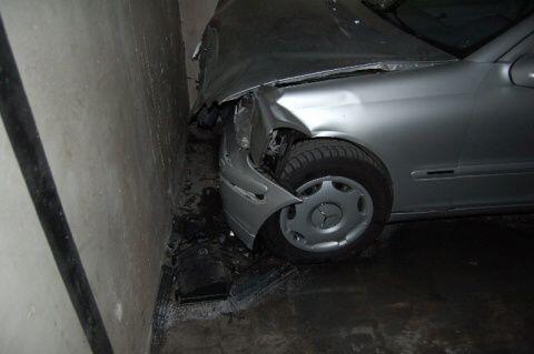 Der Fahrer dieses Mercedes hatte einen Herzinfarkt erlitten.