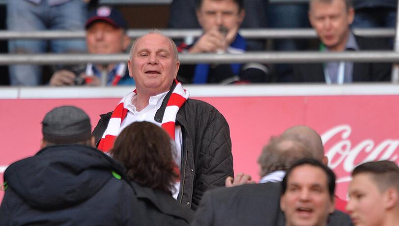 War vor seiner Haftstrafe bei jedem Spiel des FC Bayern in der Allianz Arena: Uli Hoeneß. War vor seiner Haftstrafe bei jedem Spiel des FC Bayern in der Allianz Arena: Uli Hoeneß.
