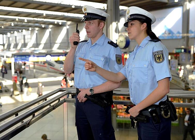 Die Bundespolizei stoppte einen 30-Jährigen auf seinem Weg in die geschlossene Burger-King Filiale. (Symbolbild)