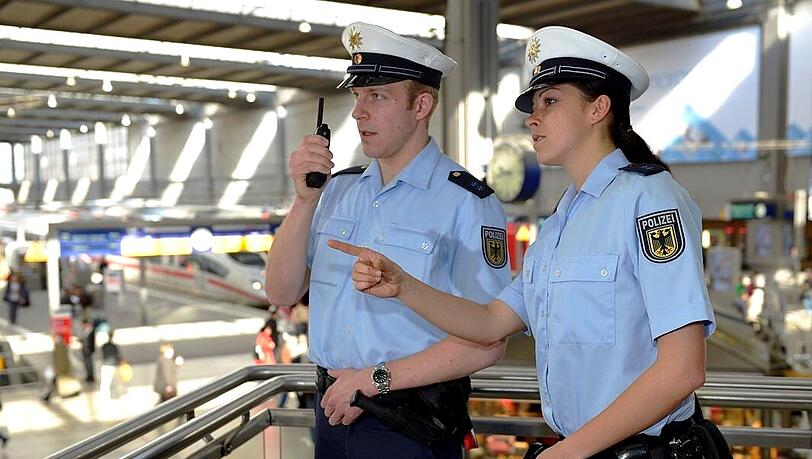 Die Bundespolizei stoppte einen 30-Jährigen auf seinem Weg in die geschlossene Burger-King Filiale. (Symbolbild) Die Bundespolizei stoppte einen 30-Jährigen auf seinem Weg in die geschlossene Burger-King Filiale. (Symbolbild)