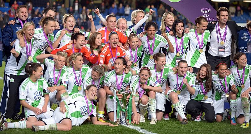 Nicht nur der FC Bayern wurde 2013 Triple-Sieger: Am 23. Mai gewinnen die Fußball-Frauen des VfL Wolfsburg  die Champions League und machen damit das Titel-Triple perfekt. Im Finale in London wird Cup-Verteidiger Olympique Lyon mit 1:0 bezwungen.