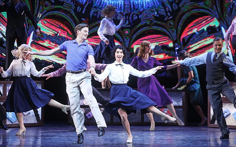Das Gershwin-Musical &bdquo;Ein Amerikaner in Paris&ldquo; holt das Flair der frühen Nachkriegszeit auf die Bühne.