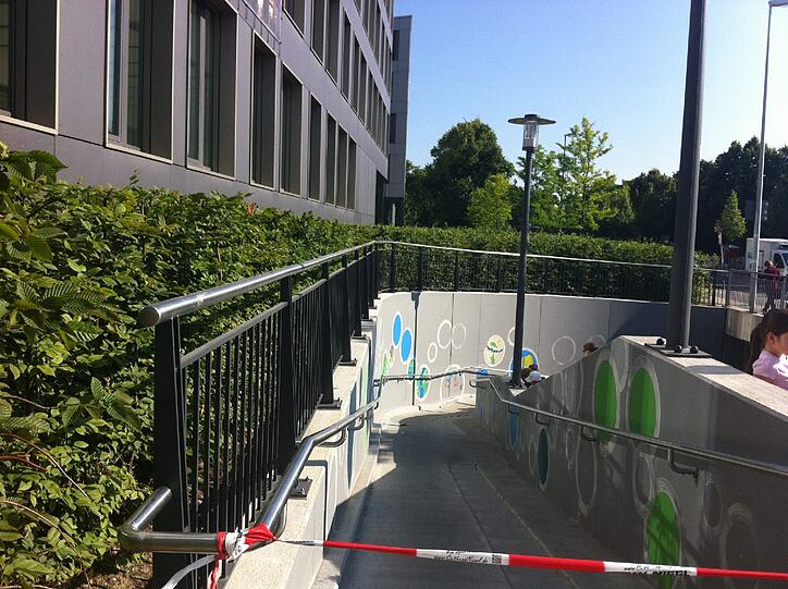 Die frisch bemalte Unterführung, und wo sie hinführt...