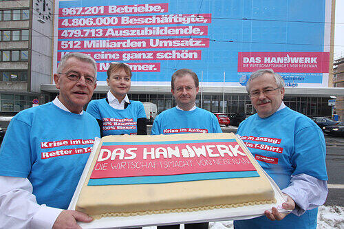 Image-Offensive: Handwerkskammer-Präsident Heinrich Mosler, Ge- schäftsführerin Manuela Wohlert, Hauptgeschäftsführer Elmar Forster und Kreishandwerksmeister Achim Hanisch (von links).