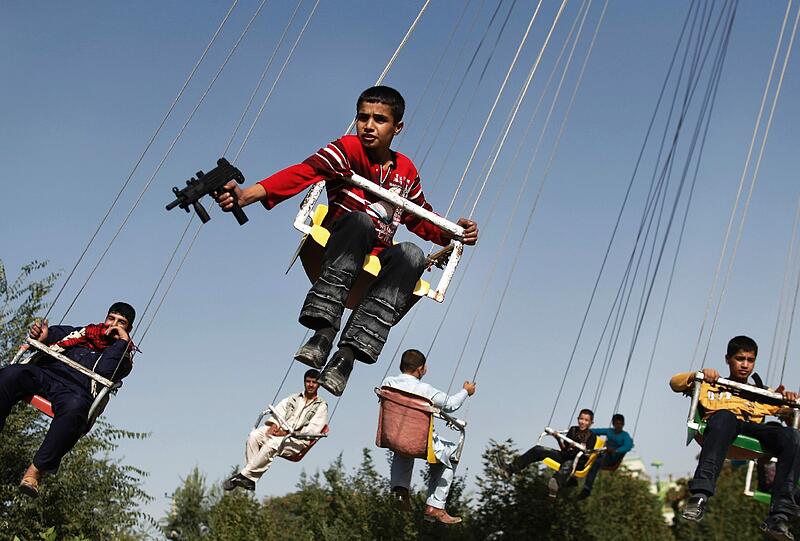 Ein Junge während eines Fests in Kabul, 2009.