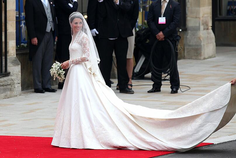 Die Trauung, die Kutschfahrt, der Kuss - die schönsten Bilder von der Traumhochzeit in London.