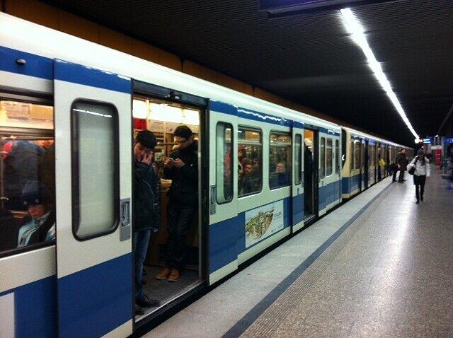 Das Opfer verblieb mit dem Unbekannten in der U-Bahn. (Symbolbild)