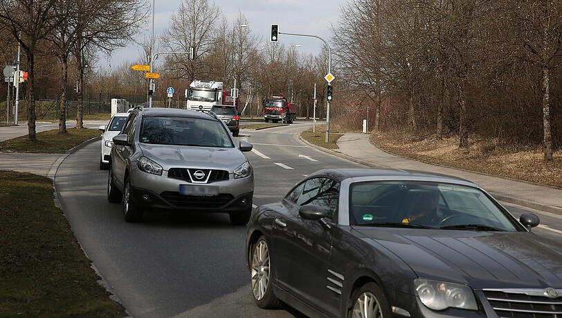 Die Eversbuschstraße in Allach: Morgens gibt es oft Stau. (Archivbild)