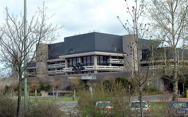 An der Uni Würzburg wird gegen potenzielle Schummler durchgegeriffen.