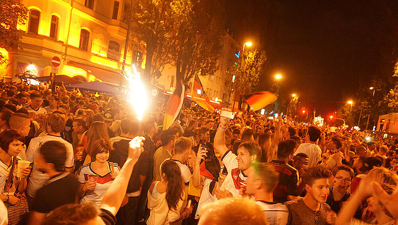 Was für eine Party! Nach dem WM-Sieg herrschte auf Münchens Straßen Ausnahmezustand. Die Bilder. Was für eine Party! Nach dem WM-Sieg herrschte auf Münchens Straßen Ausnahmezustand. Die Bilder.
