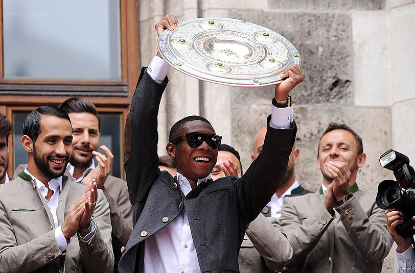 Der Rathausbalkon 2015: Die Bayern feiern den dritten Titel in Folge.