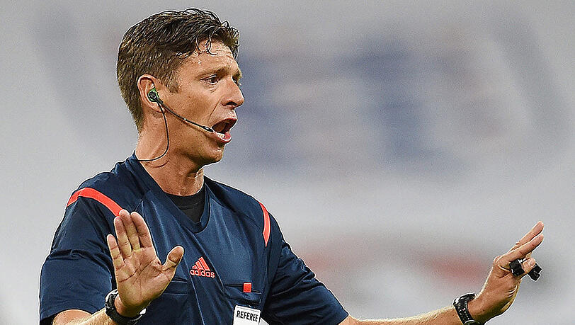 Im Oktober 2014 pfiff Gianluca Rocchi die Begegnung zwischen Juventus Turin und dem AS Rom, die wegen Fehlentscheidungen das Parlament beschäftigte. Im Oktober 2014 pfiff Gianluca Rocchi die Begegnung zwischen Juventus Turin und dem AS Rom, die wegen Fehlentscheidungen das Parlament beschäftigte.