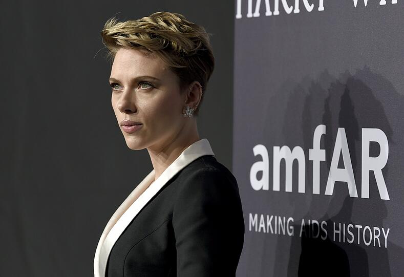 Scarlett Johansson wirkt nachdenklich