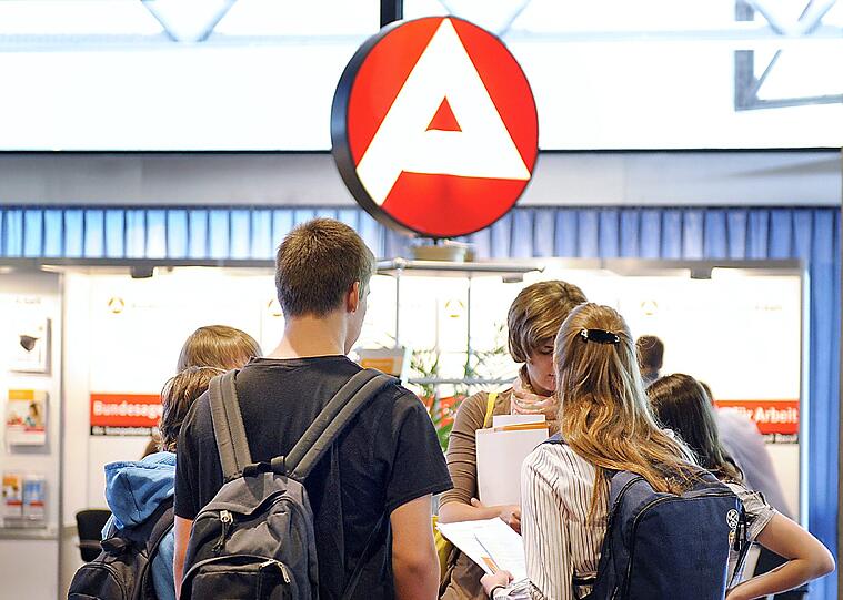 Antwort: Im März 3 Millionen,  Quote 7,3 Prozent