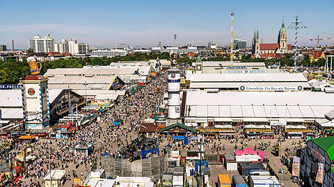Blick &uuml;ber die Wiesn, aufgenommen im Jahr 2025.