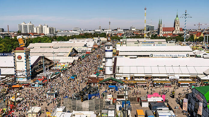 Blick &uuml;ber die Wiesn, aufgenommen im Jahr 2025.
