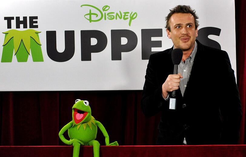 Den Auftakt ins neue Kinojahr machen &bdquo;Die Muppets&ldquo;. Nach langer Abstinenz kehren die Puppen im Januar auf die Leinwand zurück. Jason Segel (&bdquo;Bad Teacher&ldquo;, &bdquo;How I Met Your Mother&ldquo;, "Nie wieder Sex mit der Ex") schrieb das Drehbuch und produzierte das Werk.