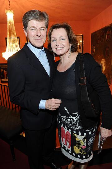 Horst Kummeth und Frau Eva Kummeth bei der Premiere der Komödie "Omma Superstar" im Bayerischen Hof in München.