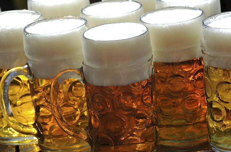 Wegen einer schlecht eingeschenkten Maß rastete ein Wiesn-Besucher komplett aus. (Symbolbild)