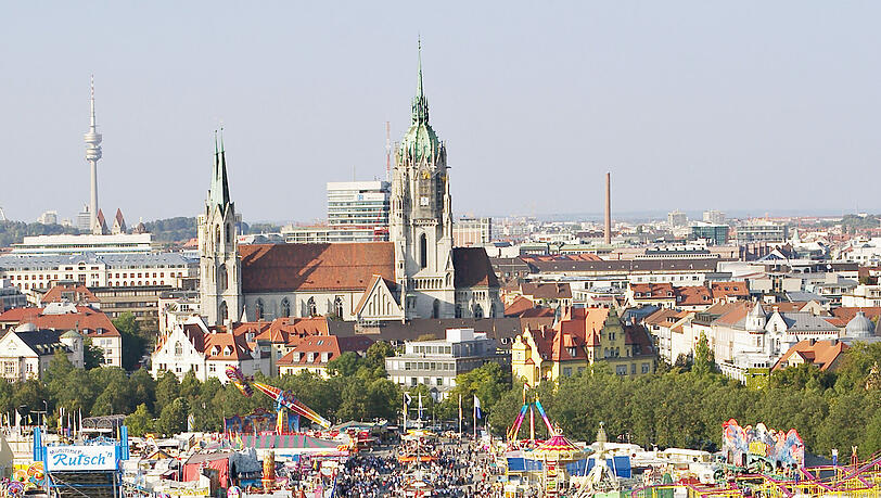 Blick aufs Oktoberfest - im Hintergrund ist die Paulskirche zu erkennen. (Archivbild) Blick aufs Oktoberfest - im Hintergrund ist die Paulskirche zu erkennen. (Archivbild)
