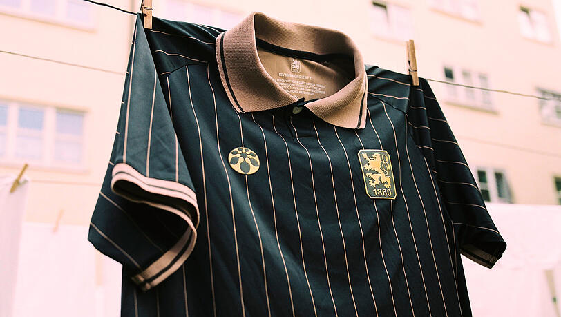 Der Andrang auf dieses Sondertrikot des TSV 1860 e.V. war riesig. Der Andrang auf dieses Sondertrikot des TSV 1860 e.V. war riesig.