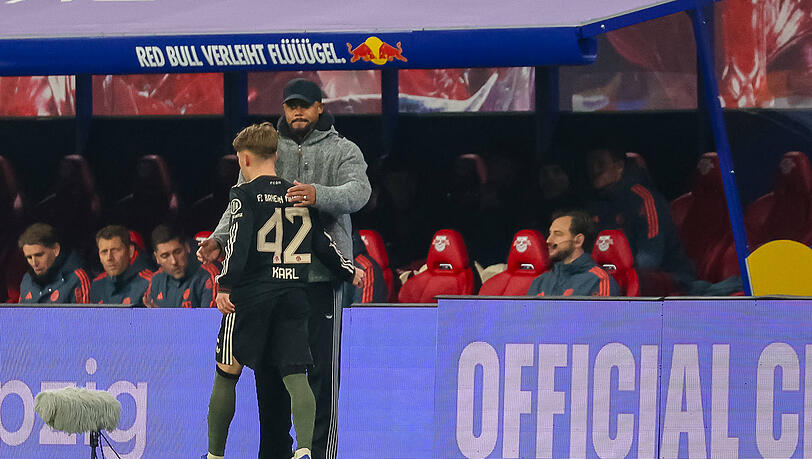 Gegen Leipzig ausgewechselt: Karl, hier mit Trainer Vincent Kompany.