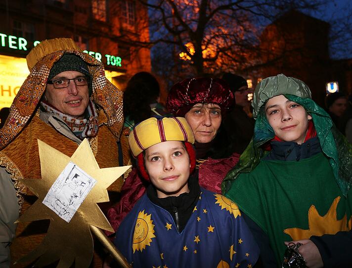 "Tanz gegen den Pegida - Arbeiterfasching": Die Bilder!