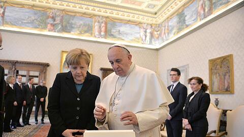 Papst Franziskus empfängt Bundeskanzlerin Angela Merkel zu einer Privataudienz im Vatikan.
