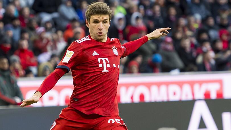 Thomas Müller, Note 3: Wie Gnabry lauffreudig und kreativ, riss mit seinen Sprints in die Spitze Lücken für die Kollegen. Bredlow wehrte Müllers Schuss in der ersten Halbzeit ab. Lautstarker Anführer.