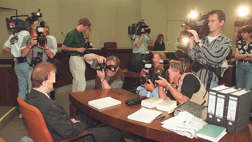 Im Blitzlicht: Am 22. Juli 1997 beginnt der Mordprozess.