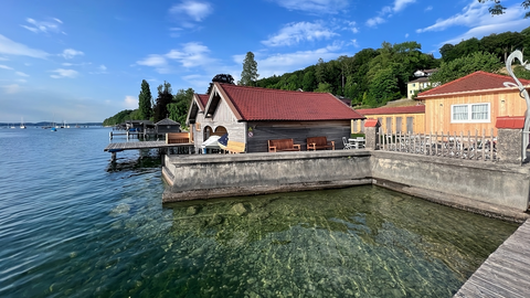 Äußerst idyllisch: die exklusiven Seegrundstücke in Leoni am Starnberger See.