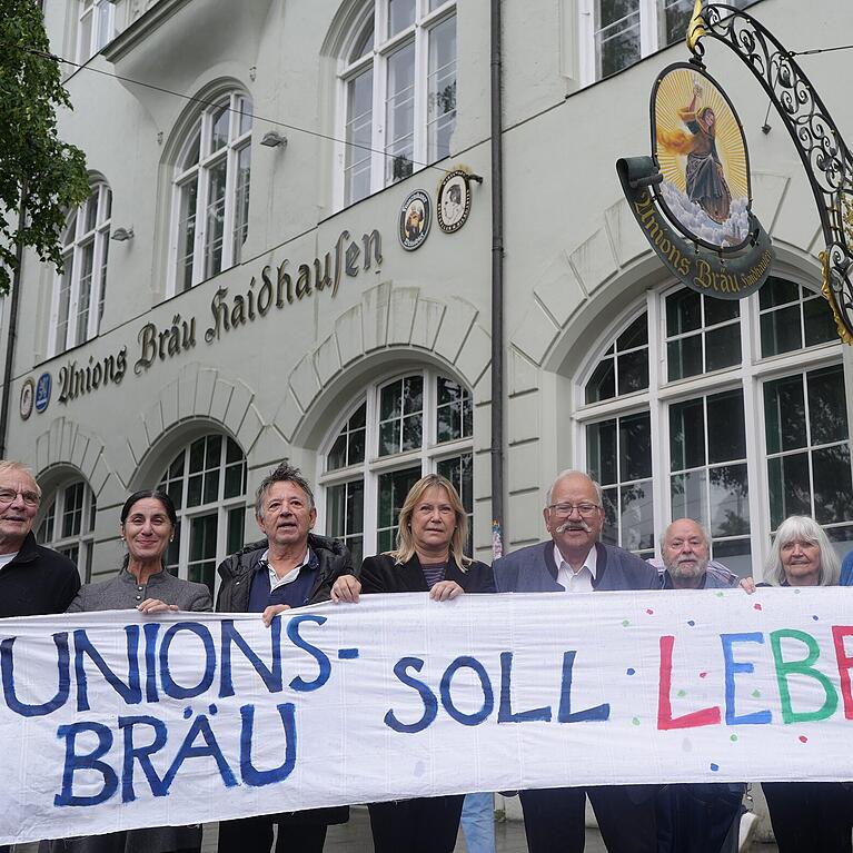 Die Initiatoren der B&uuml;rgerinitiative mit einigen Mitstreitern beim Starttermin im Sommer. Ganz links Rupert Pfliegl, daneben Hatun Tolun und ganz rechts Markus Wagner.