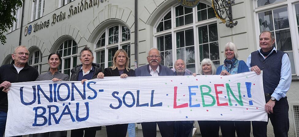 Die Initiatoren der B&uuml;rgerinitiative mit einigen Mitstreitern beim Starttermin im Sommer. Ganz links Rupert Pfliegl, daneben Hatun Tolun und ganz rechts Markus Wagner.