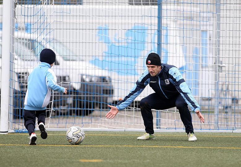 Familie Bierofka beim Fußballspielen. Teile der Fotos entstanden bereits vor knapp zwei Jahren.
