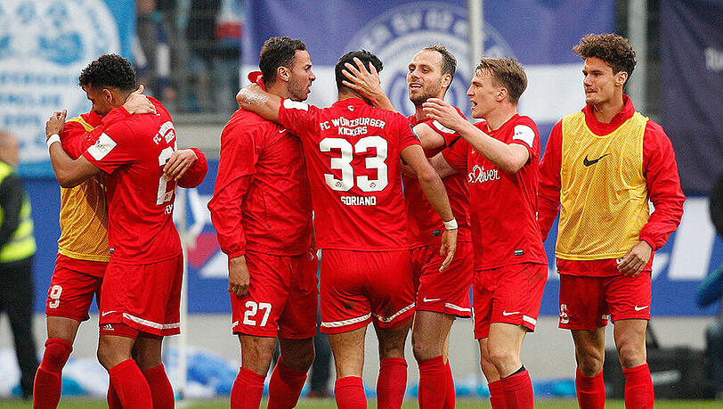 Würzburger Jubel: Die Kickers spielen in der nächsten Saison in der zweiten Bundesliga. Würzburger Jubel: Die Kickers spielen in der nächsten Saison in der zweiten Bundesliga.