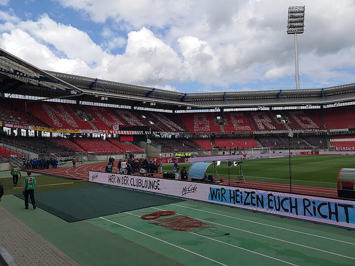 Bild mit Unterschrift