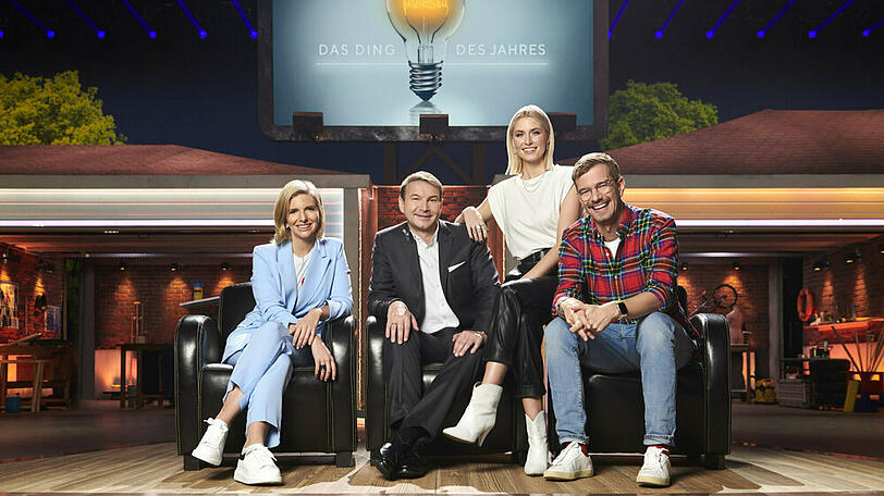 Sie suchen "Das Ding des Jahres": (v.r.) Joko Winterscheidt, Lena Gercke, Rewe-Einkaufschef Hans-Jürgen Moog und Amorelie-Gründerin Lea-Sophie Cramer