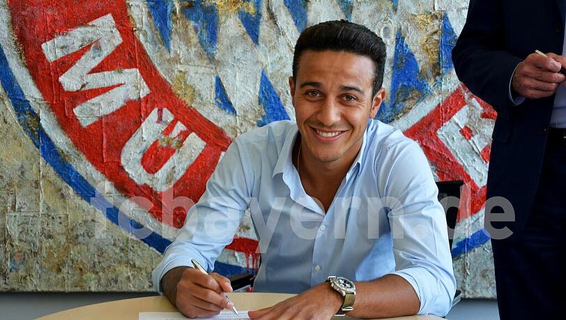 Unterzeichnete am Dienstag seinen Vierjahresvertrag an der Säbener Straße: Thiago Alcántara. Unterzeichnete am Dienstag seinen Vierjahresvertrag an der Säbener Straße: Thiago Alcántara.