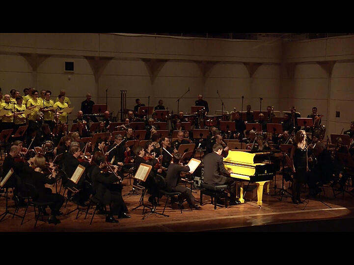 Die Dortmunder Philharmoniker bei der Einspielung von "Leuchte auf mein Stern Borussia"